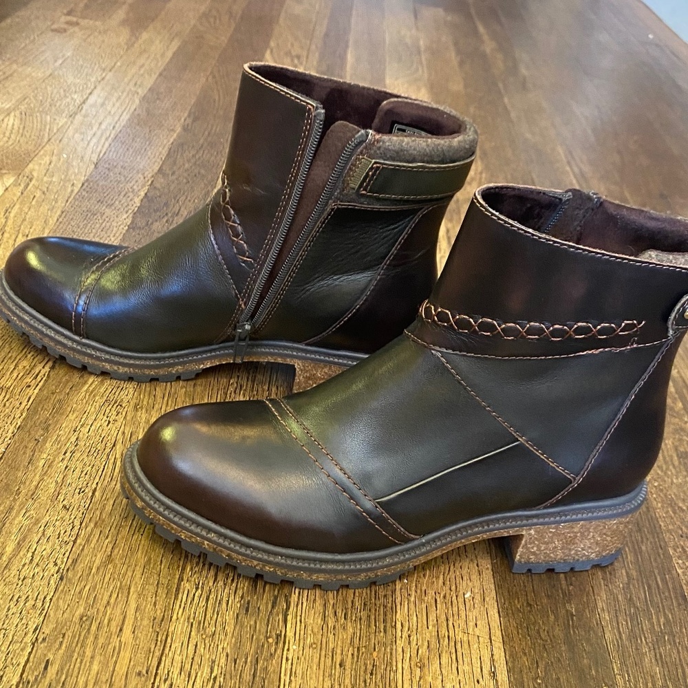 Earth Taylen Chelsea Boots